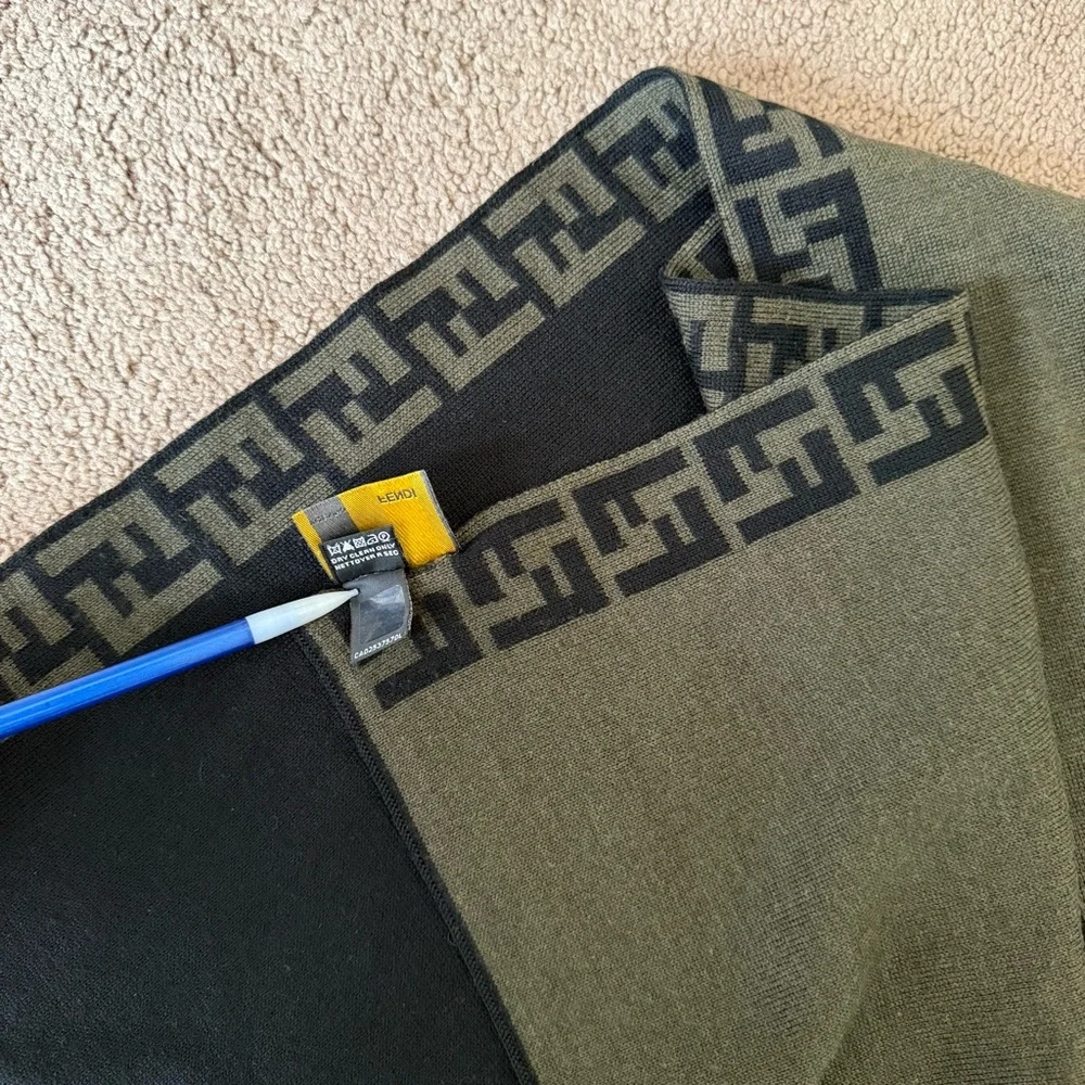 Authentic Fendi unisex pure wool black green double sided Scarf